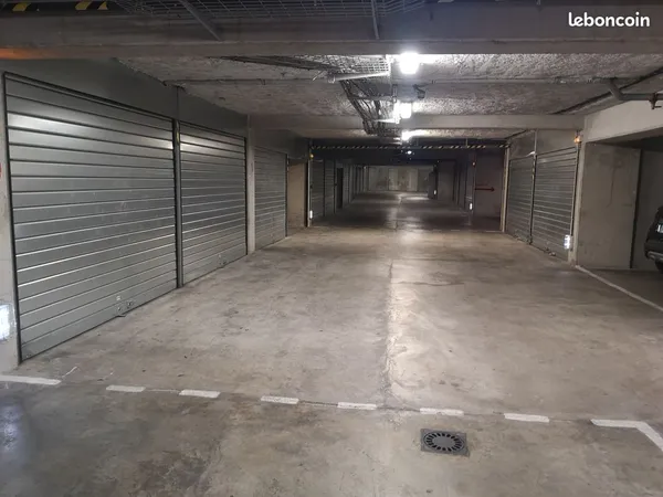 Box à louer de 15m2 13010 La Capelette résidence récente 