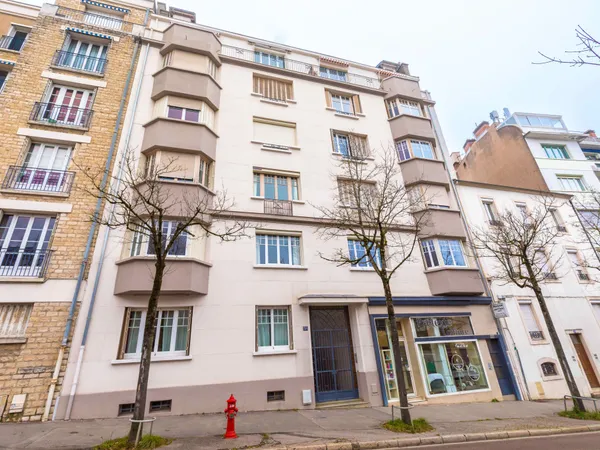 En exclusivité : Vaste appartement de type 4 dans copropriét 