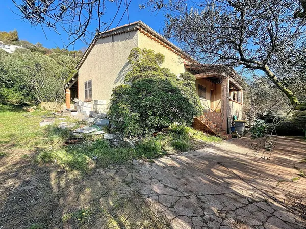 EN EXCLUSIVITE! Maison à vendre LE LUC - 4 pièces avec grand terrain 