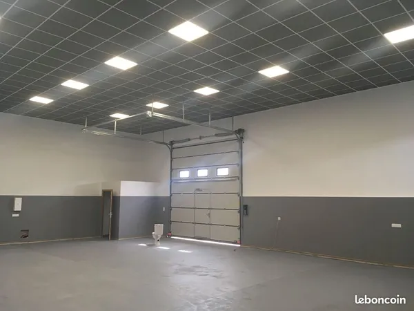 Local 200 m² COUZEIX 