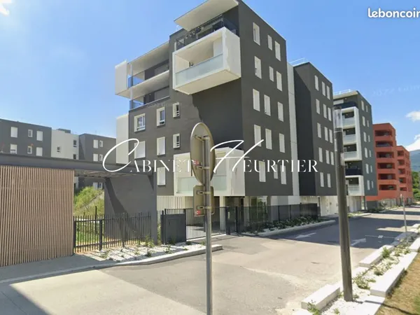 Parking/box 14 m² Saint-Martin-d'Hères 