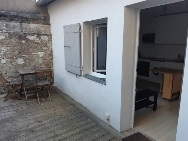 Loue appartement 2 pièces + terrasse 