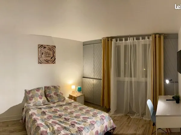 Chambre disponible dans un Appartement en colocation 3 chambres+1 indépendant 