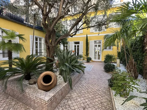 SUPERBE MAISON DE VILLE A QUELQUES PAS DE LA CROISETTE! 