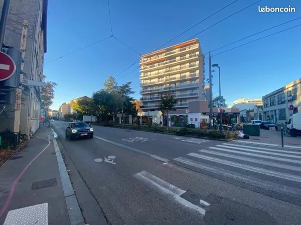 Commerce informatique/multimédia 60 m² 