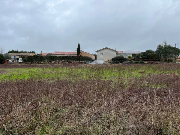 Terrain 808 m² 