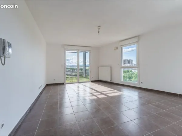 T4 - NON MEUBLÉ - 84 m2 - BALCON - GARAGE - LYON 8/ VENISSIEUX 