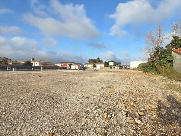 Terrain 323 m² Pia 