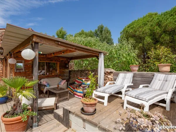 Maison en pierre rénovée - 18 000 m² de terrain - sans vis-à-vis - Roquebrune-sur-Argens La 