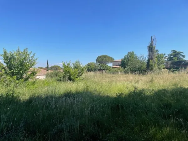 Terrain 745 m² 