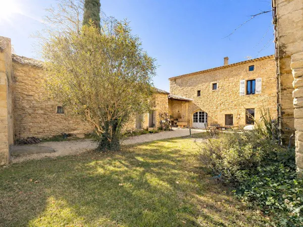 Mas provençal 15 pièces 387 m² 