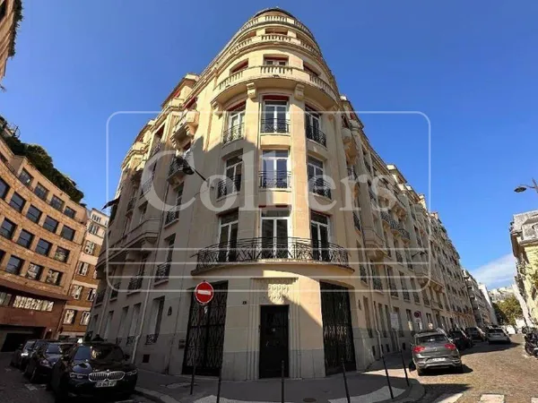 Bureaux 480 m² 