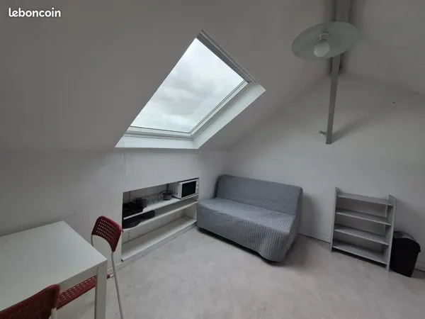 Studio 1 pièce 12 m² 