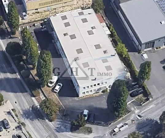 Local bureaux 1 100 m² 