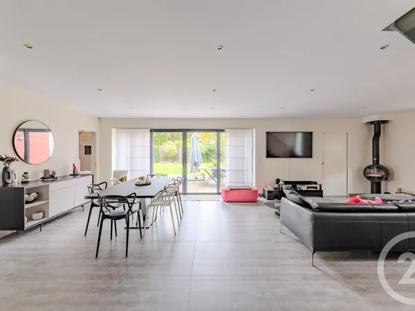 Maison 7 pièces 332 m² 