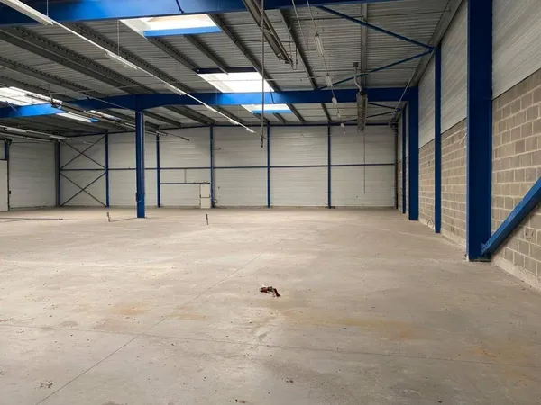 Local d'activité 1500 m² 
