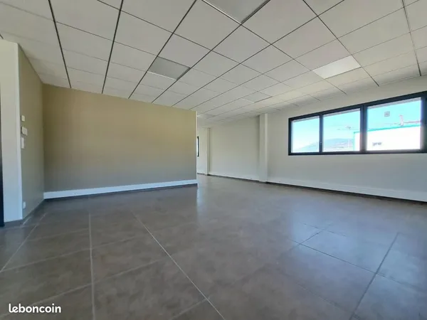 Local commercial 140 m² 