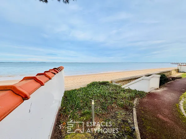 Appartement traversant avec balcon et vue bassin 