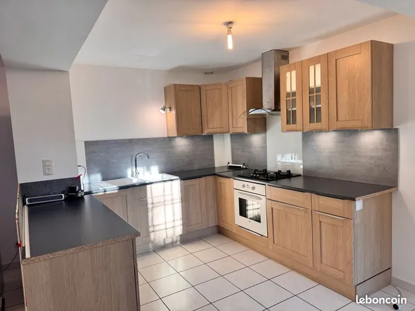 A louer à Charentilly maison duplex jumelée de Type 4 - 37390. Endroit très calme 