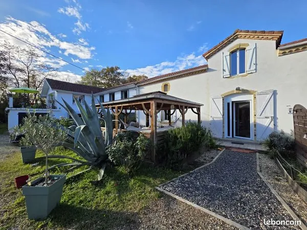 Maison 11 pièces 353 m² 