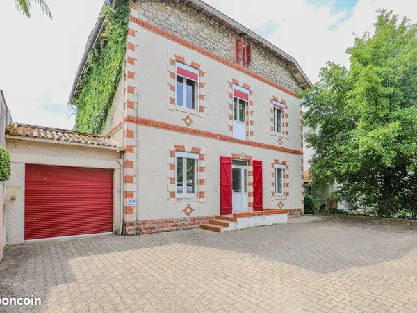 Maison 5 pièces 253 m² 