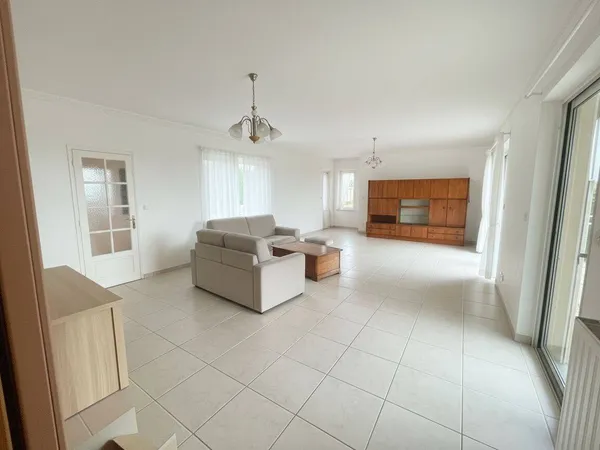 Maison de plain-pied 6 pièces 222 m² 