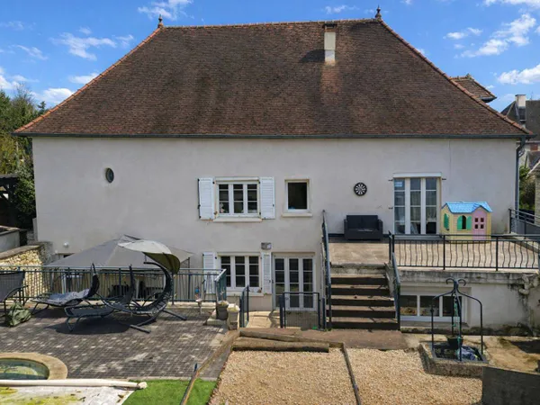 Maison 10 pièces 349 m² 