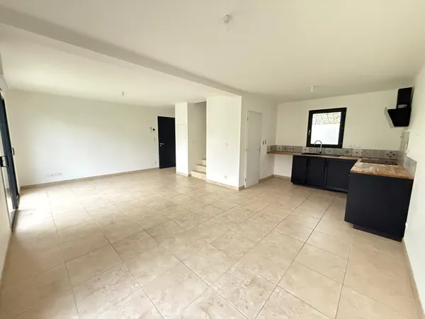 Fuveau, maison T4 avec jardin, au calme, proche du centre ville et des commodités, sous garantie 