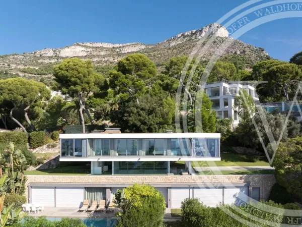 Domaine privé près de Monaco avec deux villas contemporaines ave 