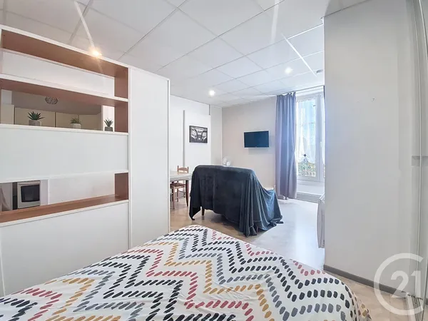 Studio 1 pièce 27 m² 