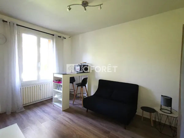 Studio 1 pièce 17 m² 