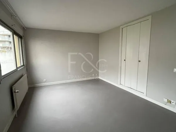 Studio 1 pièce 31 m² 