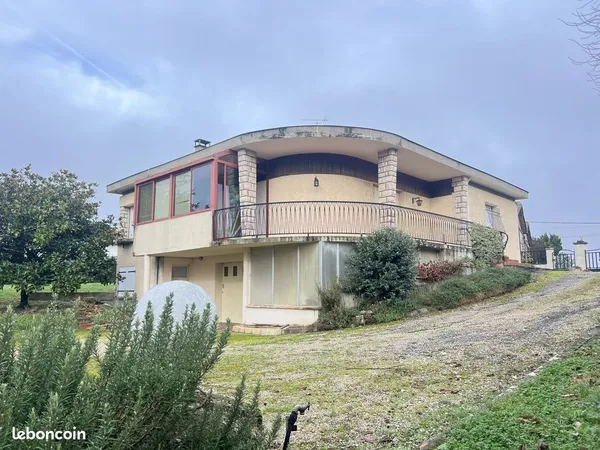 Maison 4 pièces 274 m² 