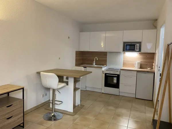 Studio 1 pièce 25 m² 