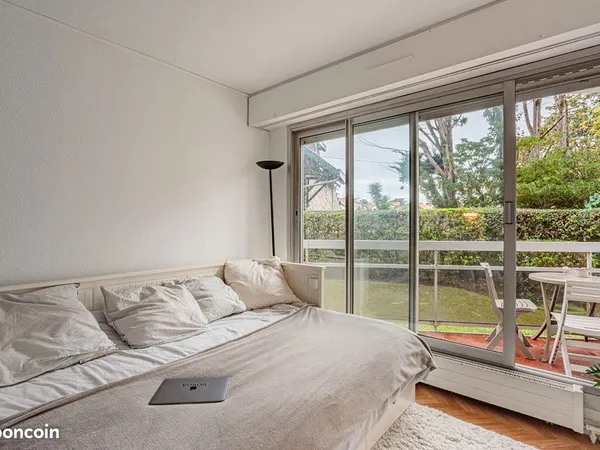 Studio 1 pièce 24 m² 