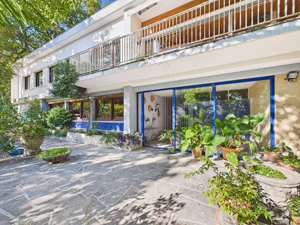 Maison 8 pièces 300 m² 