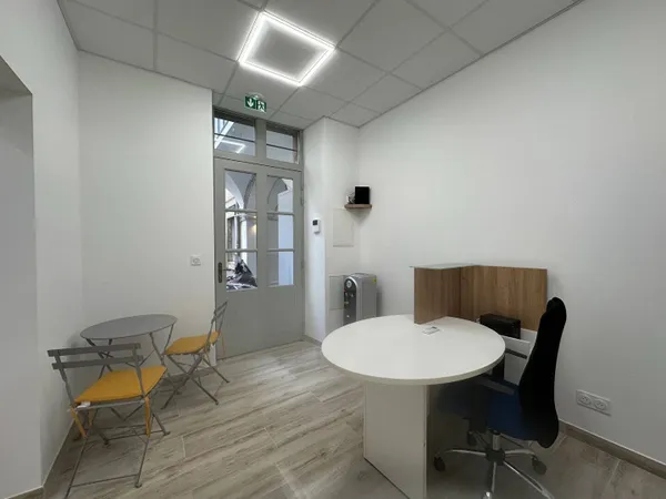 Bureaux 1 pièce 58 m² 