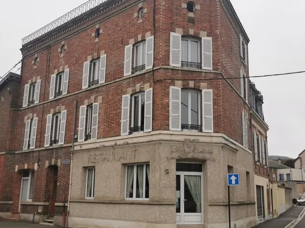 Vend immeuble avec commerce 