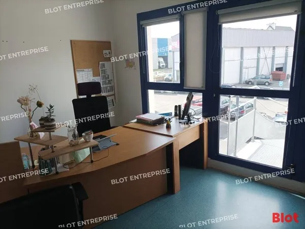 Bureau 1 pièce 478 m² 
