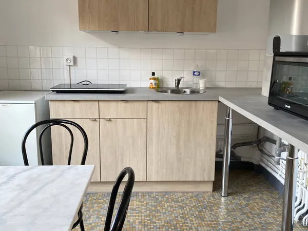 Loue Studio 30m² lumineux et calme - proximité lycée Chervé et avenue commerçante 