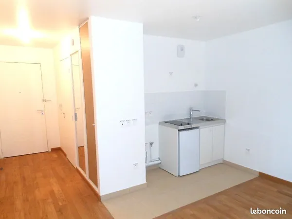 Studio 1 pièce 24 m² 