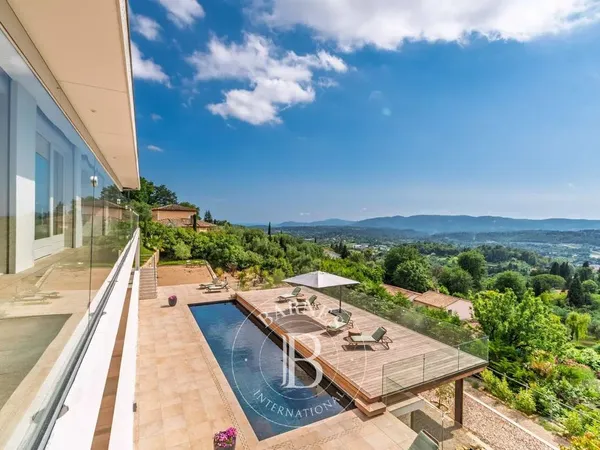 Villa 6 pièces 240 m² 