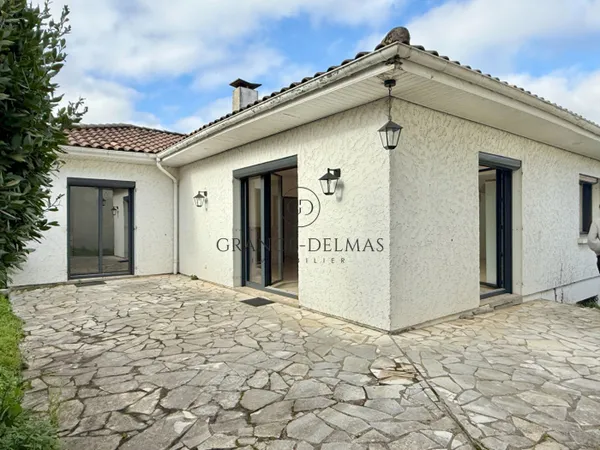 Maison rénovée non mitoyenne avec jardin et grand garage - BORD 