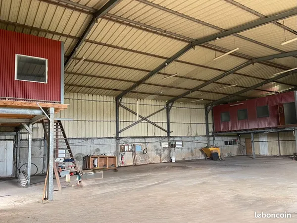 Local professionnel / commercial 730 m2 