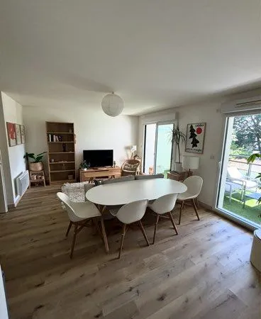 Appartement Meublé 46 m2 + Terrasse 10m2 + Box Parking fermé 