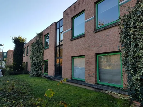 Vente / Bureau - 295 m² 