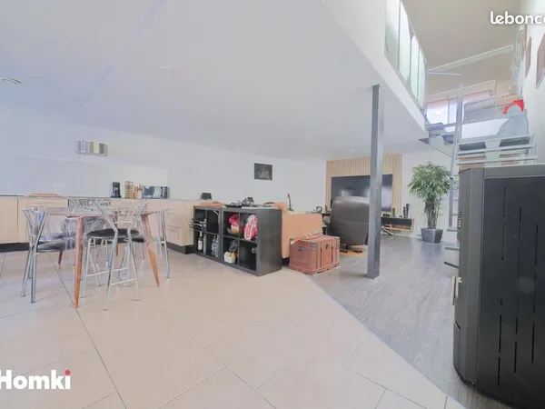 Loft 3 pièces 160 m² 