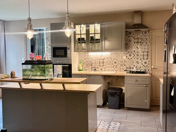 LIMITROPHE SOISSONS - MAISON ANCIENNE 3 CHAMBRES - 121m2 