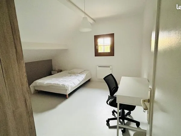 Chambre à louer - 17m2 - Jardin et parking - 50m du tram B 
