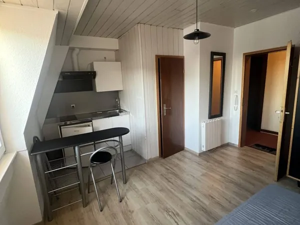 Studio 1 pièce 17 m² 